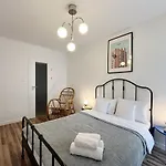 Oomph Urban Oasis 1Br Escape