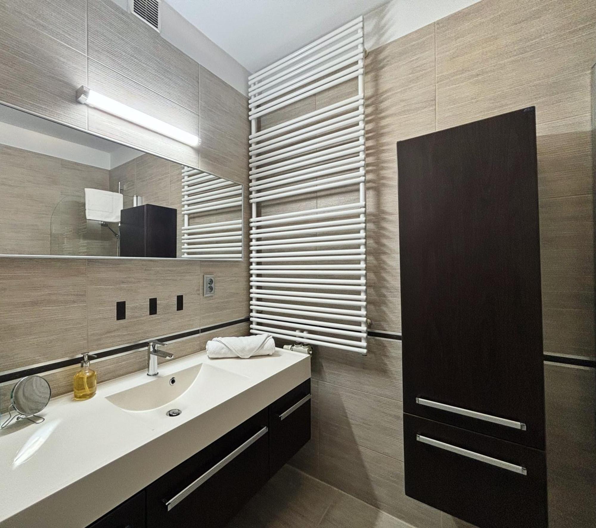 Oomph Urban Oasis 1br Escape Apartament Warszawa
