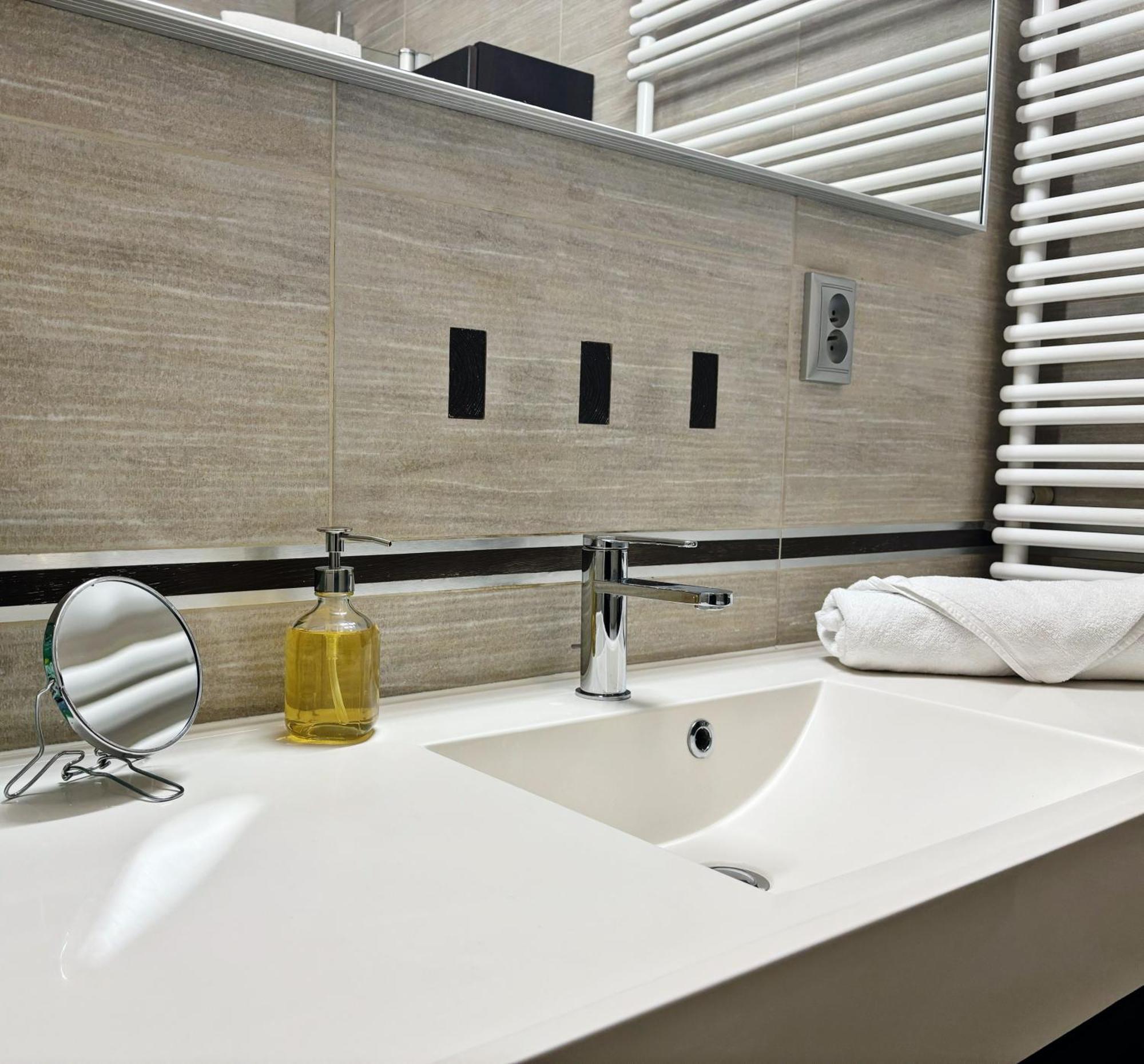Oomph Urban Oasis 1br Escape Apartament Warszawa